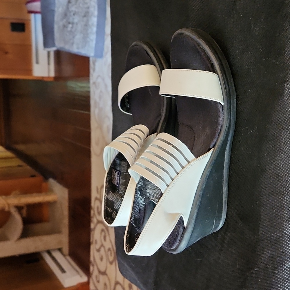Skechers Rumblers Wedge Sandal Size 10